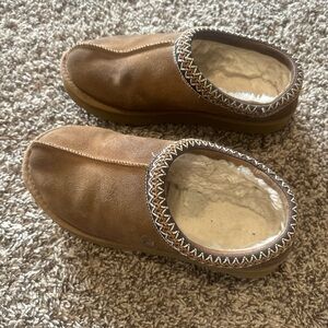 Women’s UGG slippers